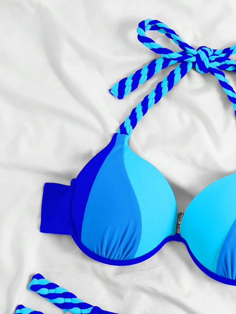 Biquíni com Detalhes em Trança