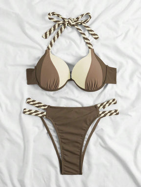 Biquíni com Detalhes em Trança