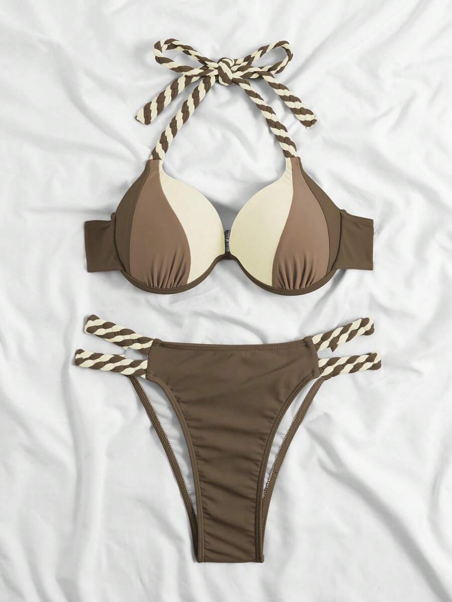 Biquíni com Detalhes em Trança