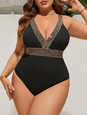 Maiô Plus Size Preto com Detalhe Dourado