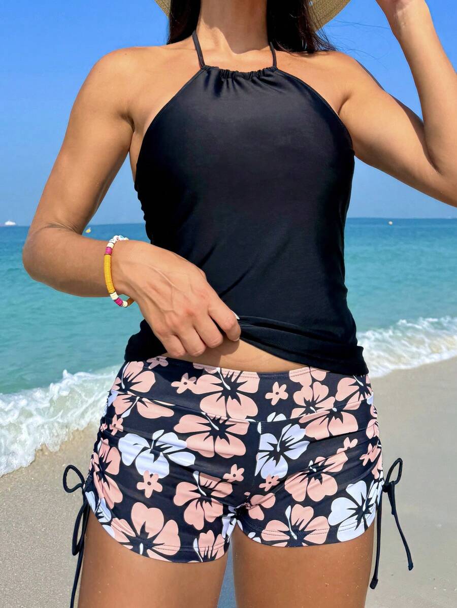 Conjunto Praia com Top Halter e Short Floral