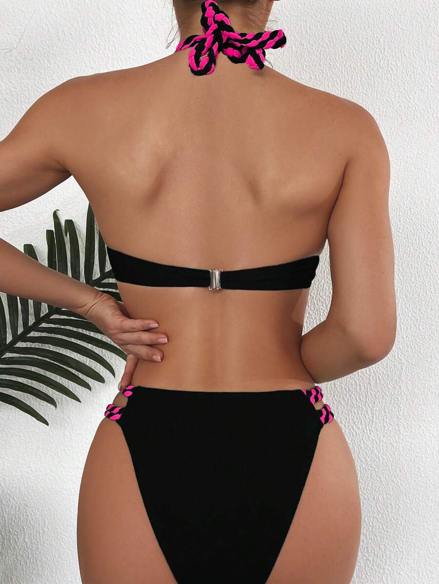 Biquíni com Detalhes em Trança