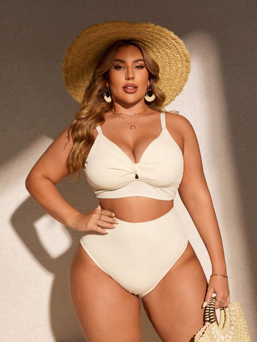 Biquíni Plus Size Top Torcido com Calcinha Alta