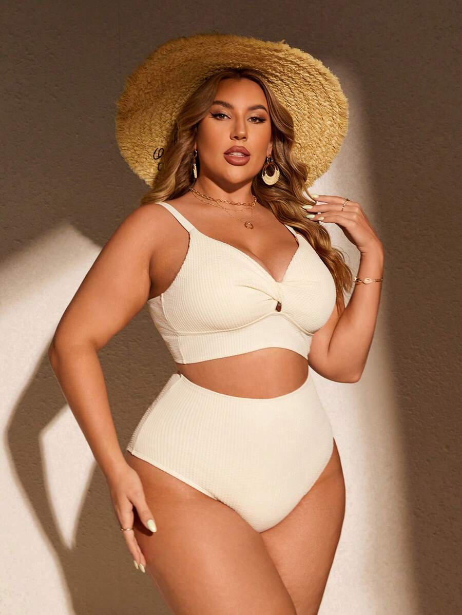 Biquíni Plus Size Top Torcido com Calcinha Alta