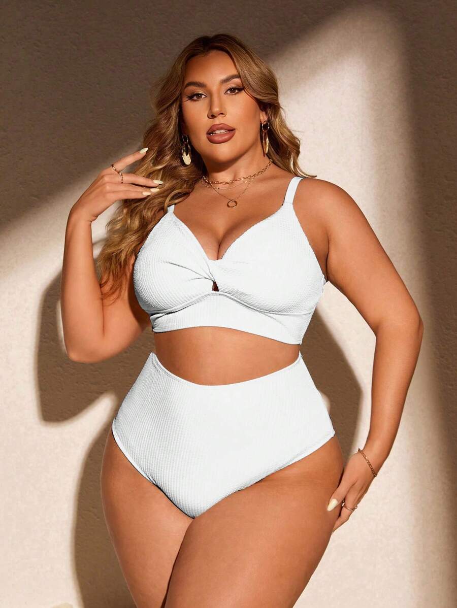 Biquíni Plus Size Top Torcido com Calcinha Alta