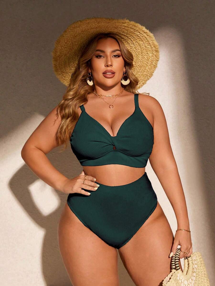 Biquíni Plus Size Top Torcido com Calcinha Alta