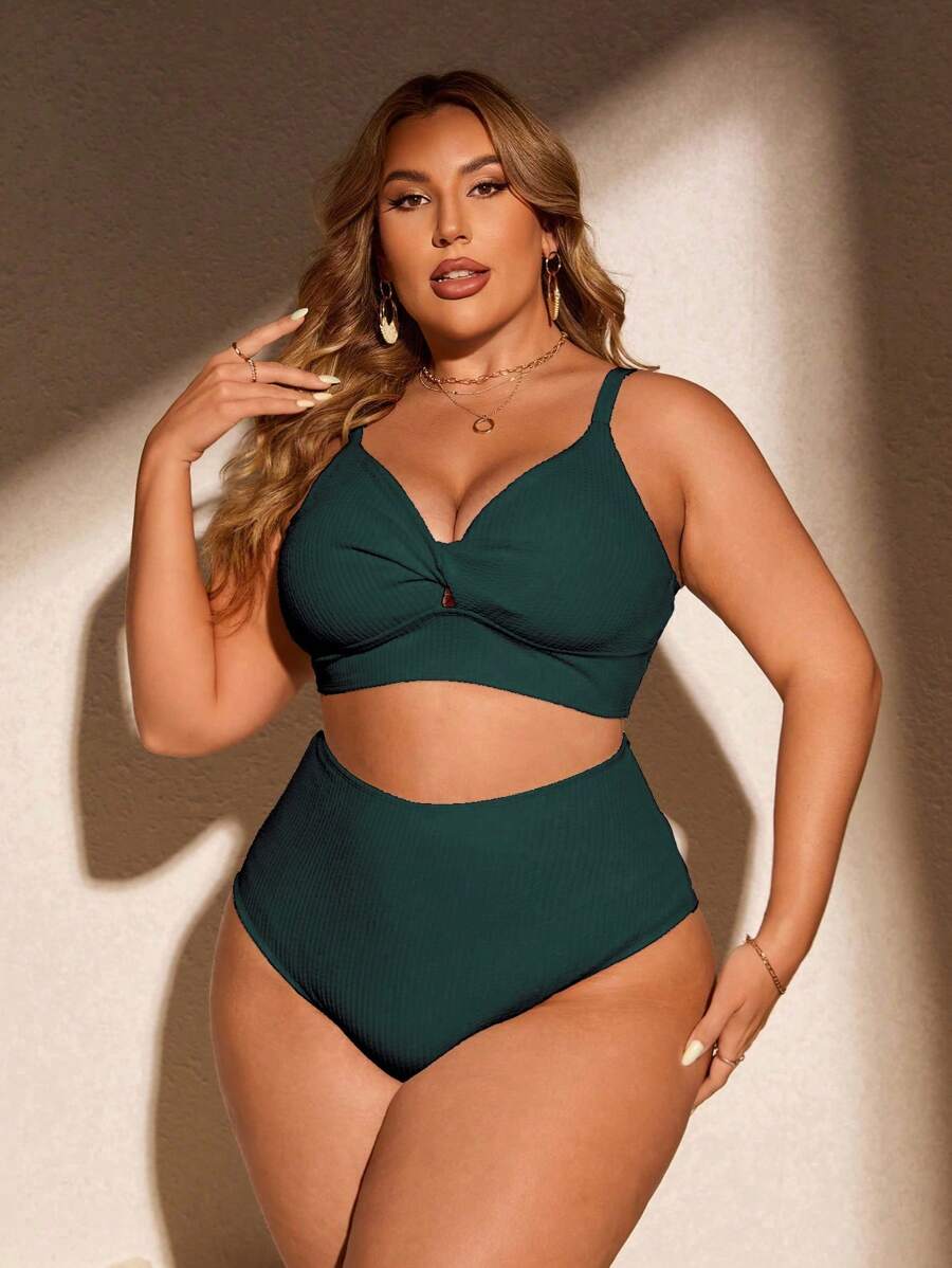 Biquíni Plus Size Top Torcido com Calcinha Alta
