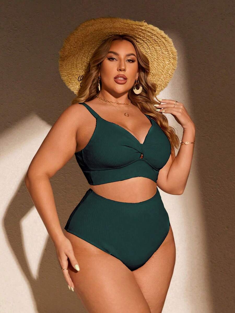 Biquíni Plus Size Top Torcido com Calcinha Alta