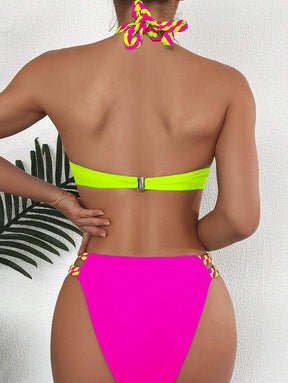 Biquíni com Detalhes em Trança