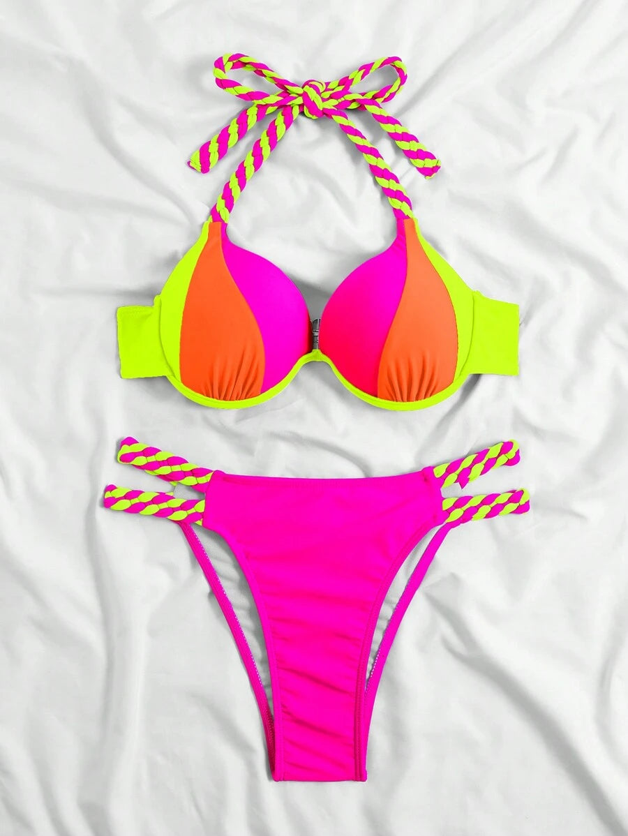 Biquíni com Detalhes em Trança