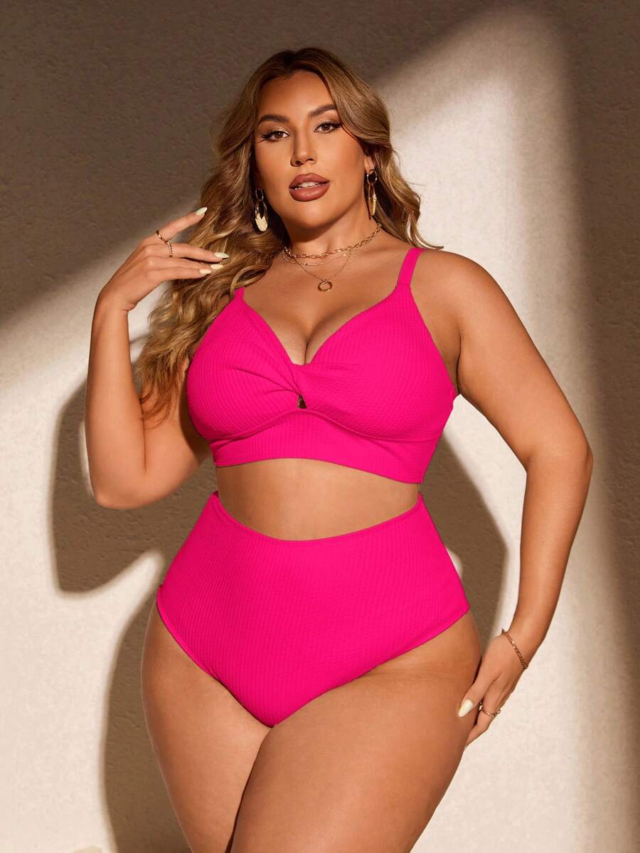 Biquíni Plus Size Top Torcido com Calcinha Alta