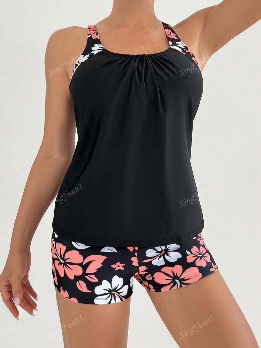 Conjunto Praia Preto com Top Floral