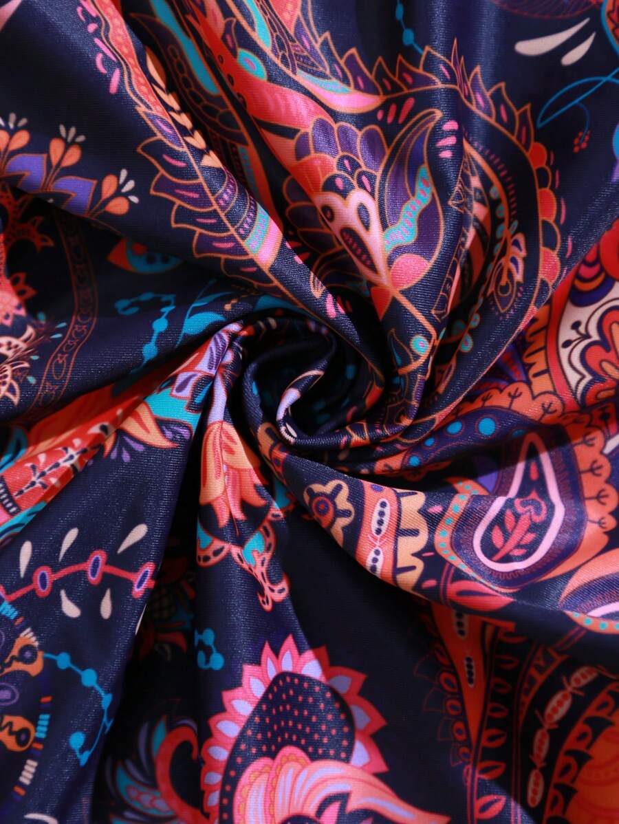 Maiô Estampado Étnico com Recorte no Decote