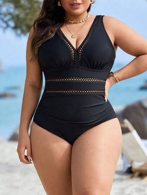 Maiô Plus Size Preto com Recortes Vazados