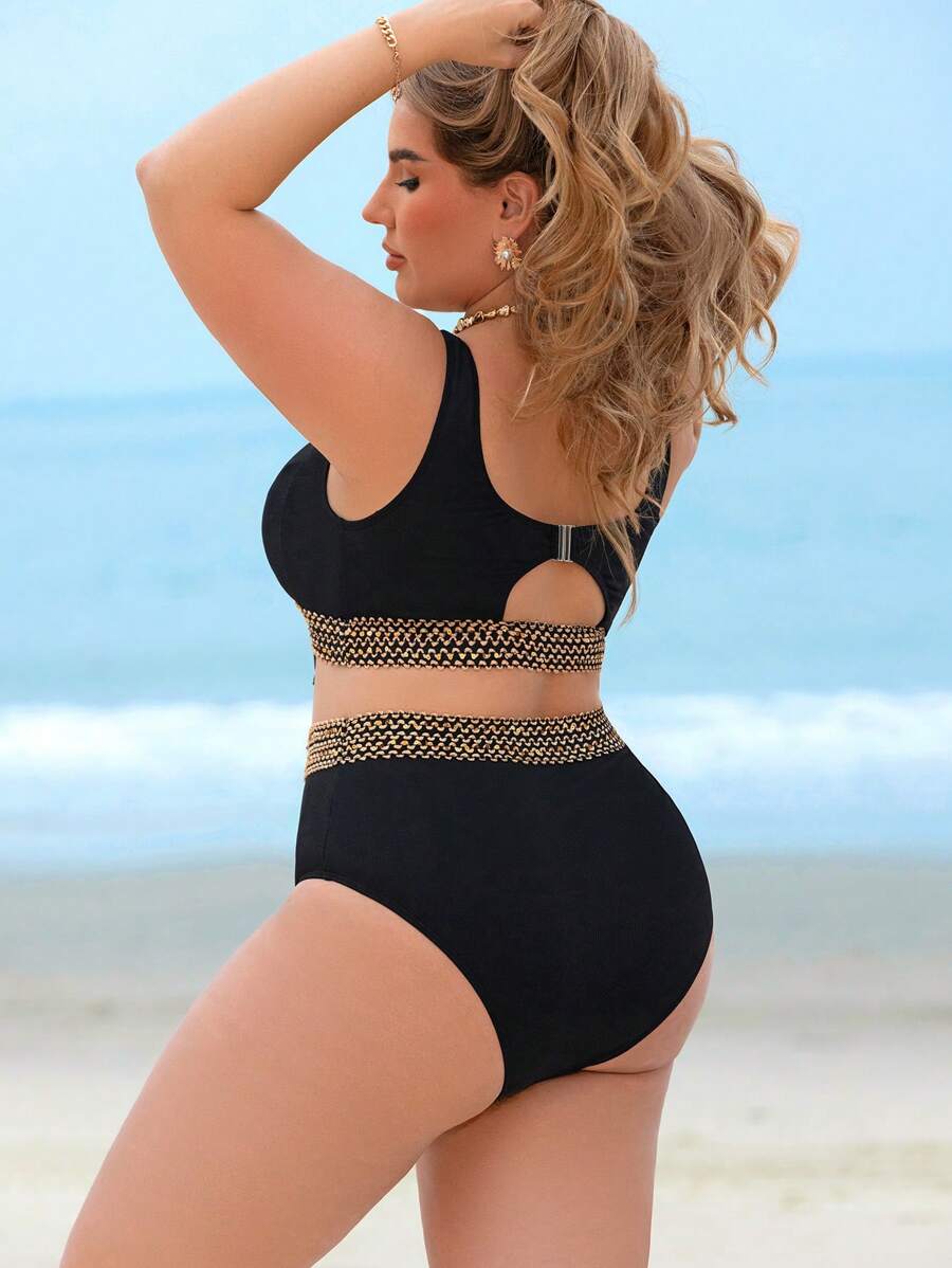 Biquíni Plus Size Preto com Detalhe Dourado