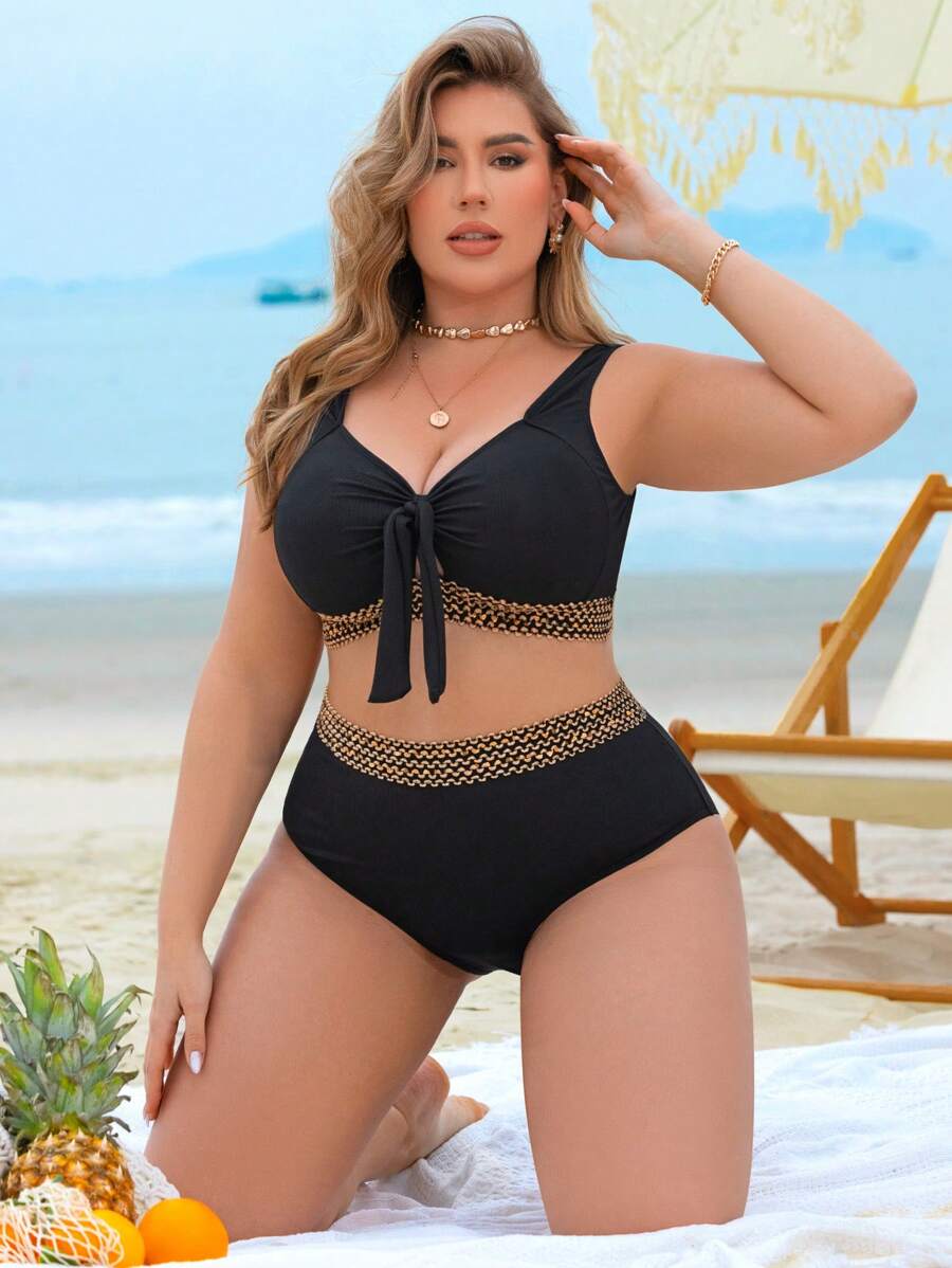 Biquíni Plus Size Preto com Detalhe Dourado