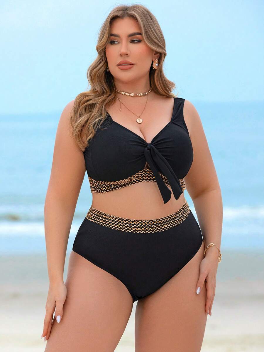 Biquíni Plus Size Preto com Detalhe Dourado