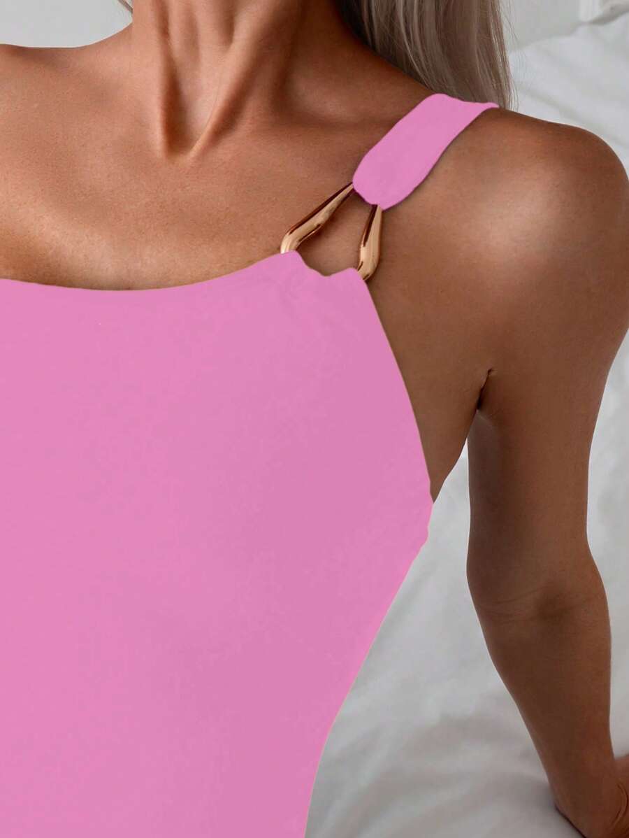 Maiô sofisticado Ombro Único com Detalhe Dourado