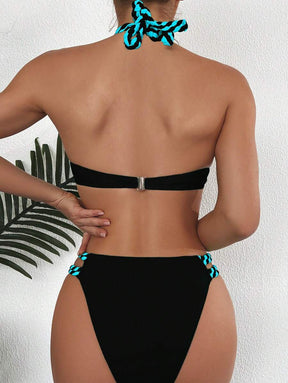 Biquíni com Detalhes em Trança