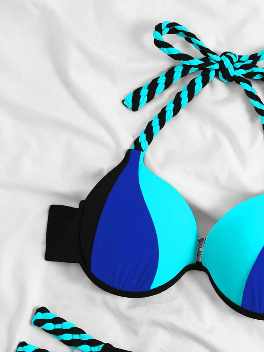 Biquíni com Detalhes em Trança