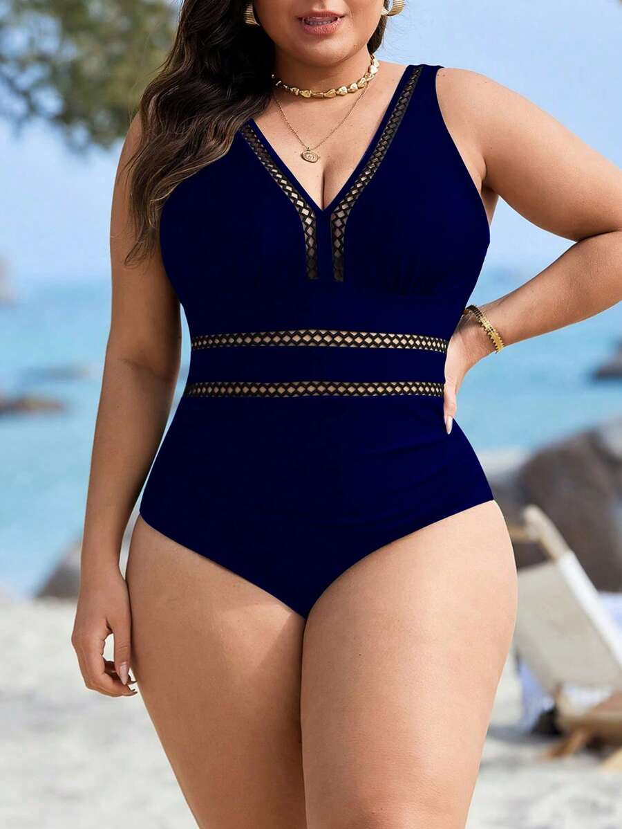 Maiô Plus Size Preto com Recortes Vazados