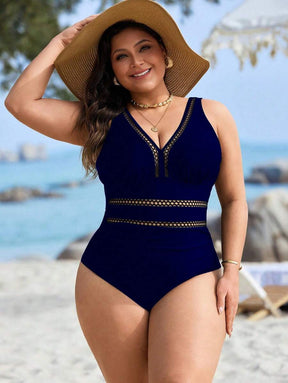 Maiô Plus Size Preto com Recortes Vazados
