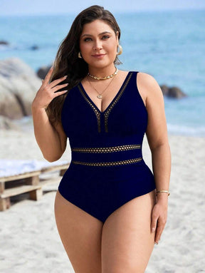 Maiô Plus Size Preto com Recortes Vazados