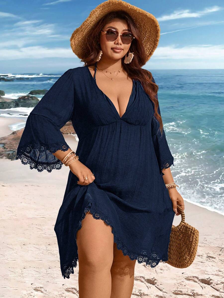 Saída de Praia Plus Size Preta com Renda