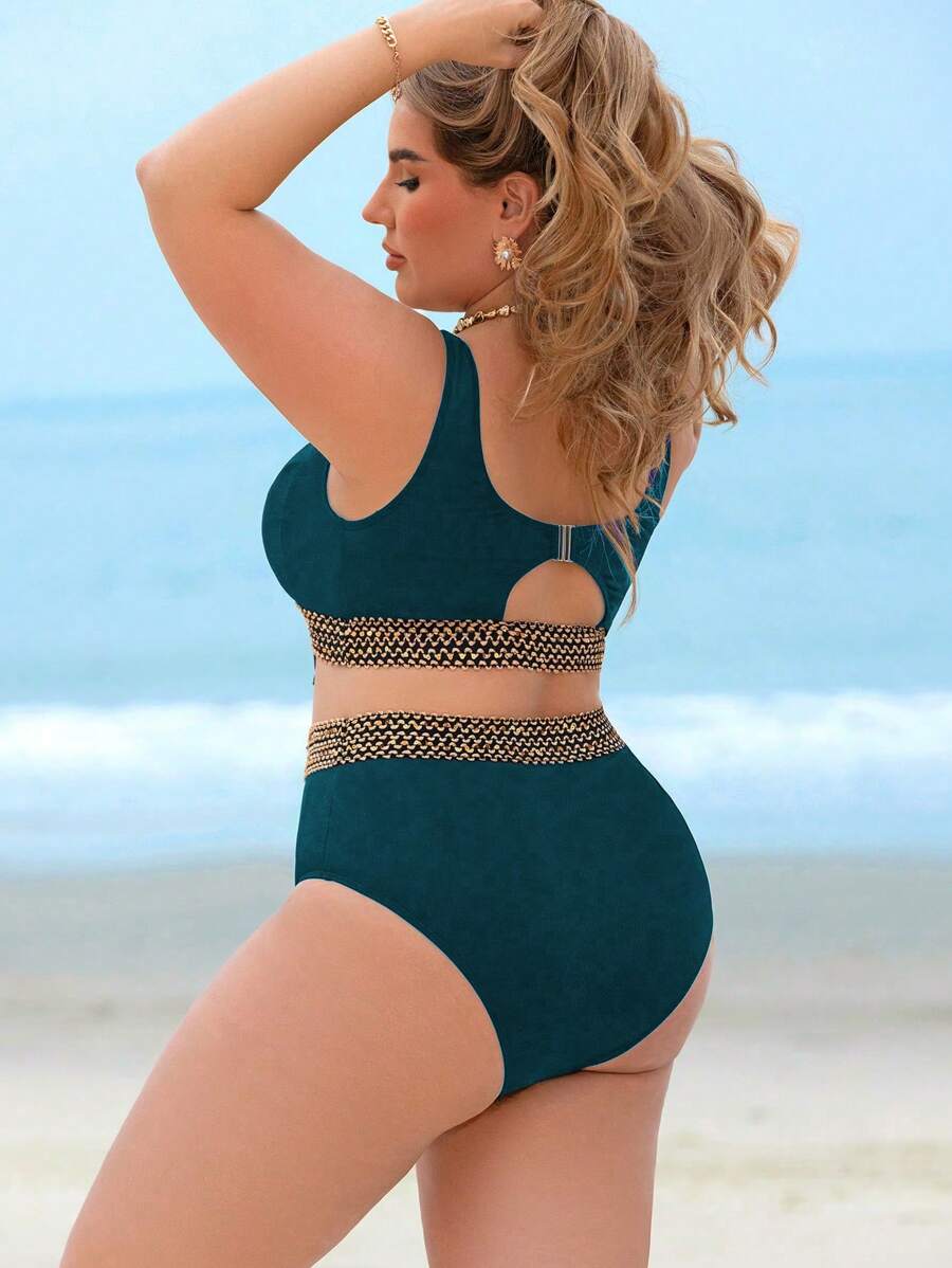 Biquíni Plus Size Preto com Detalhe Dourado