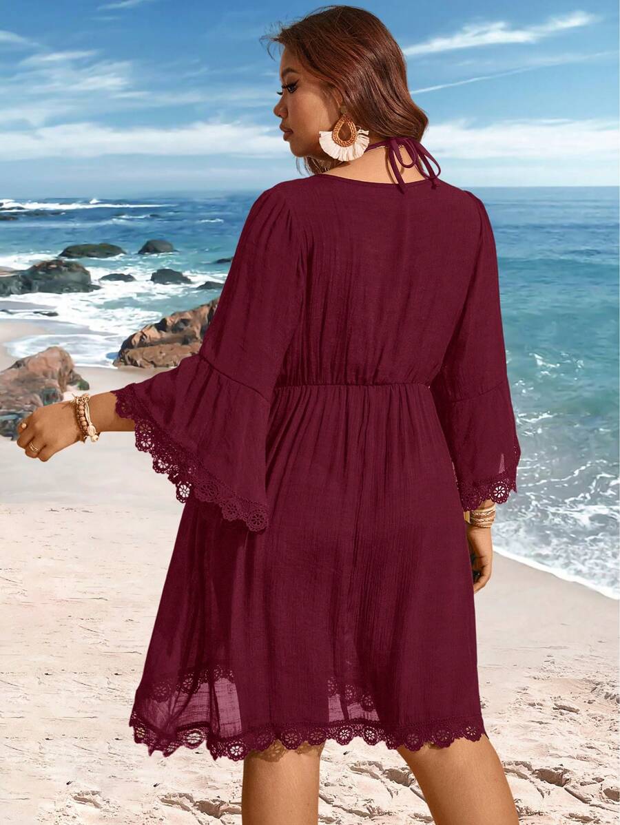 Saída de Praia Plus Size Preta com Renda