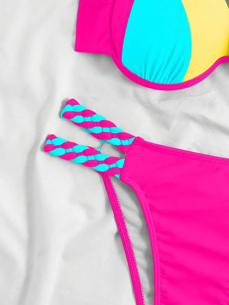 Biquíni com Detalhes em Trança