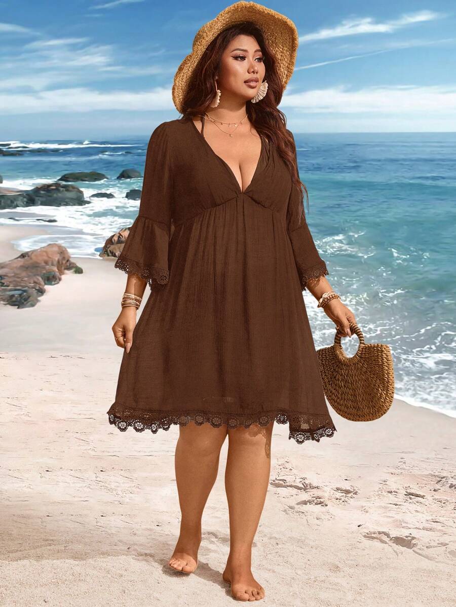 Saída de Praia Plus Size Preta com Renda