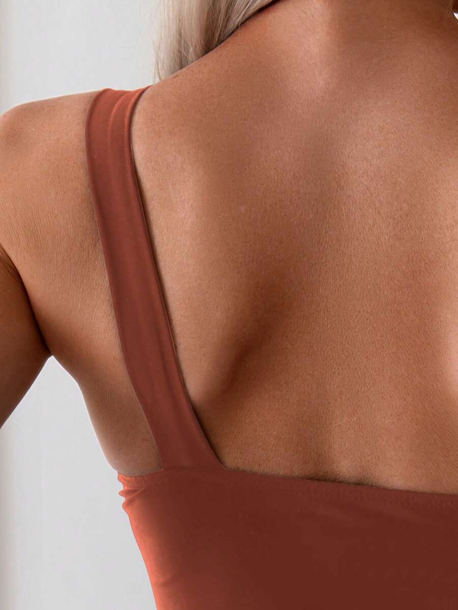 Maiô sofisticado Ombro Único com Detalhe Dourado