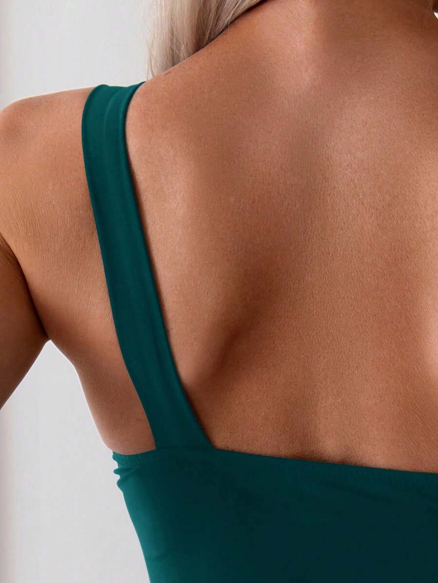 Maiô sofisticado Ombro Único com Detalhe Dourado